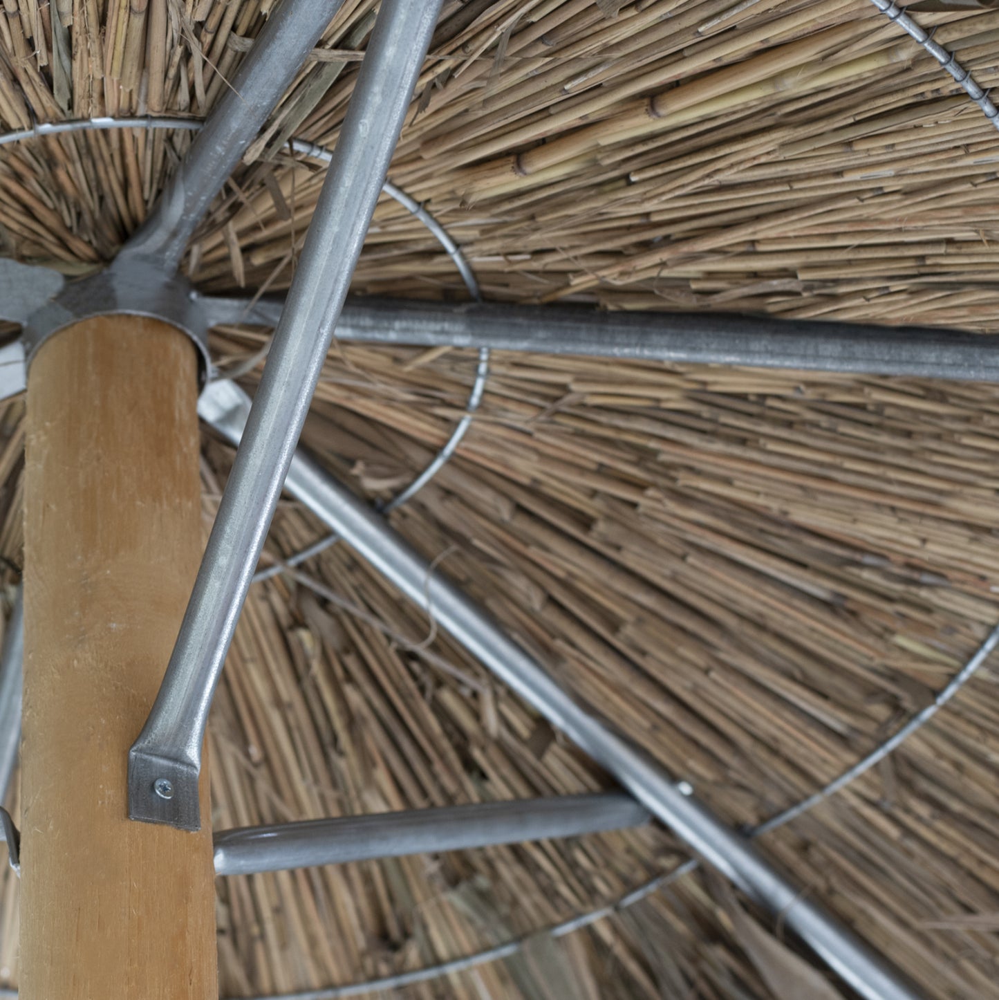 BEACH UMBRELLA TROPICAL WITH SUPPORT BEAMS Φ240x270Hcm.HM5897